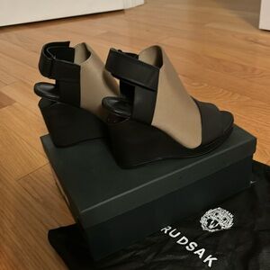 Black and taupe leather wedge sandals. Brand new. Size 7 or 38.